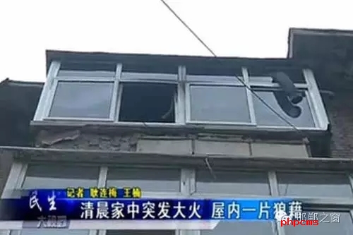 8月9日早，邯鄲新興大街青年路口，和平里小區(qū)16號(hào)樓2單元，一居民家中著火。消防官兵接警后，立即趕往現(xiàn)場(chǎng)，經(jīng)過(guò)消防隊(duì)員十多分鐘的搶救，大火被全部撲滅。不過(guò)所幸，無(wú)人員受傷，目前，起火原因還在調(diào)查中。